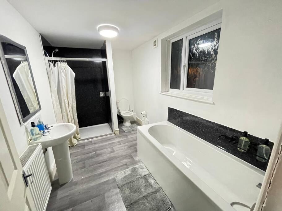 30 Percent Off Weekly Stays - 6 Bedroom House - 11 Beds بلاكبول المظهر الخارجي الصورة