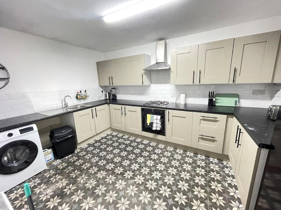 30 Percent Off Weekly Stays - 6 Bedroom House - 11 Beds بلاكبول المظهر الخارجي الصورة